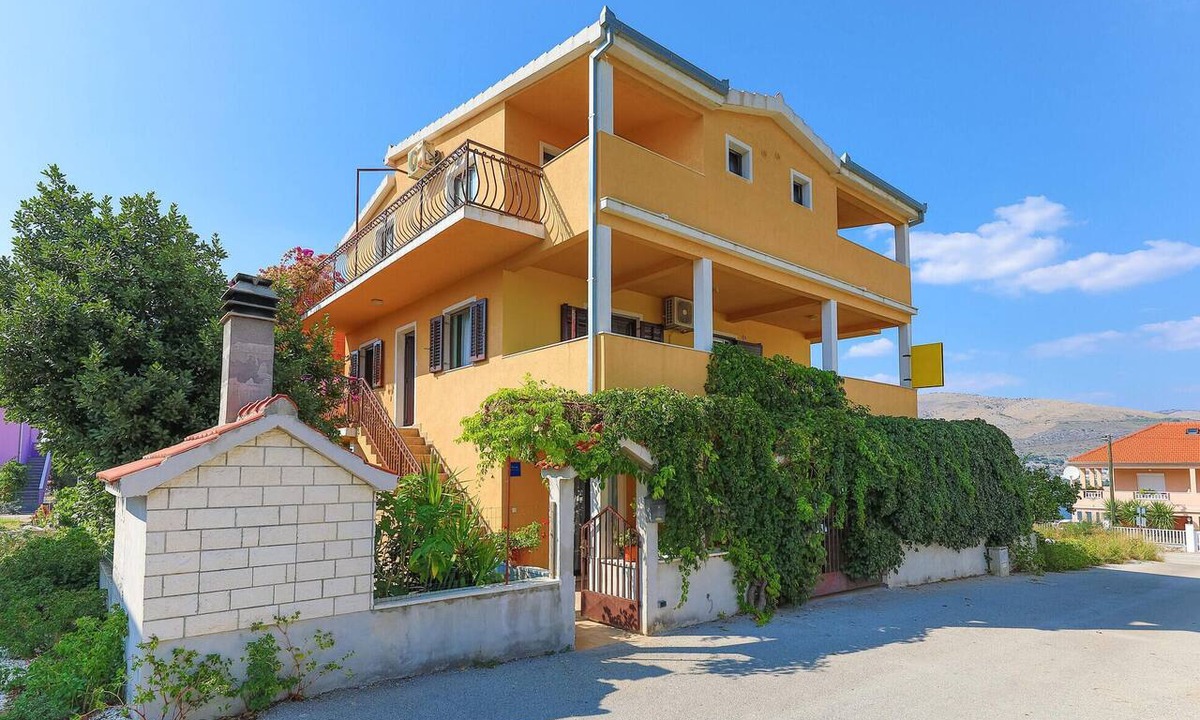 Okrug Donji Apartment | 1 bedroom awesome apartment in Okrug Donji