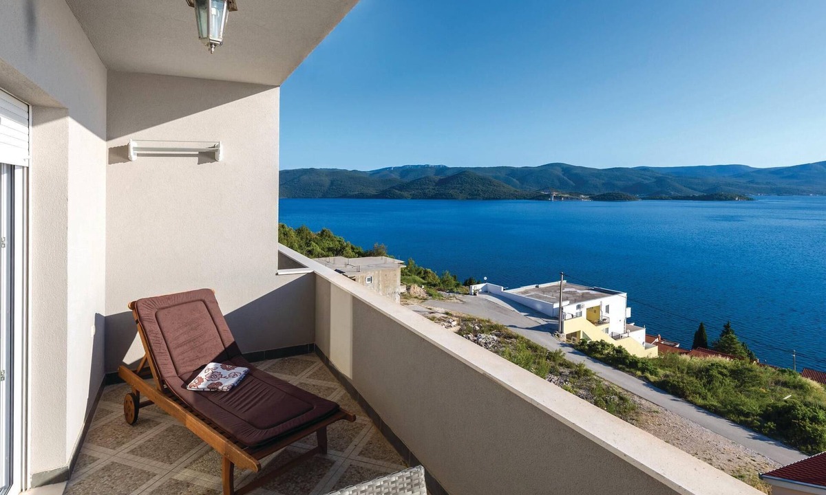 Komarna Apartment | 1 bedroom awesome apartment in Klek