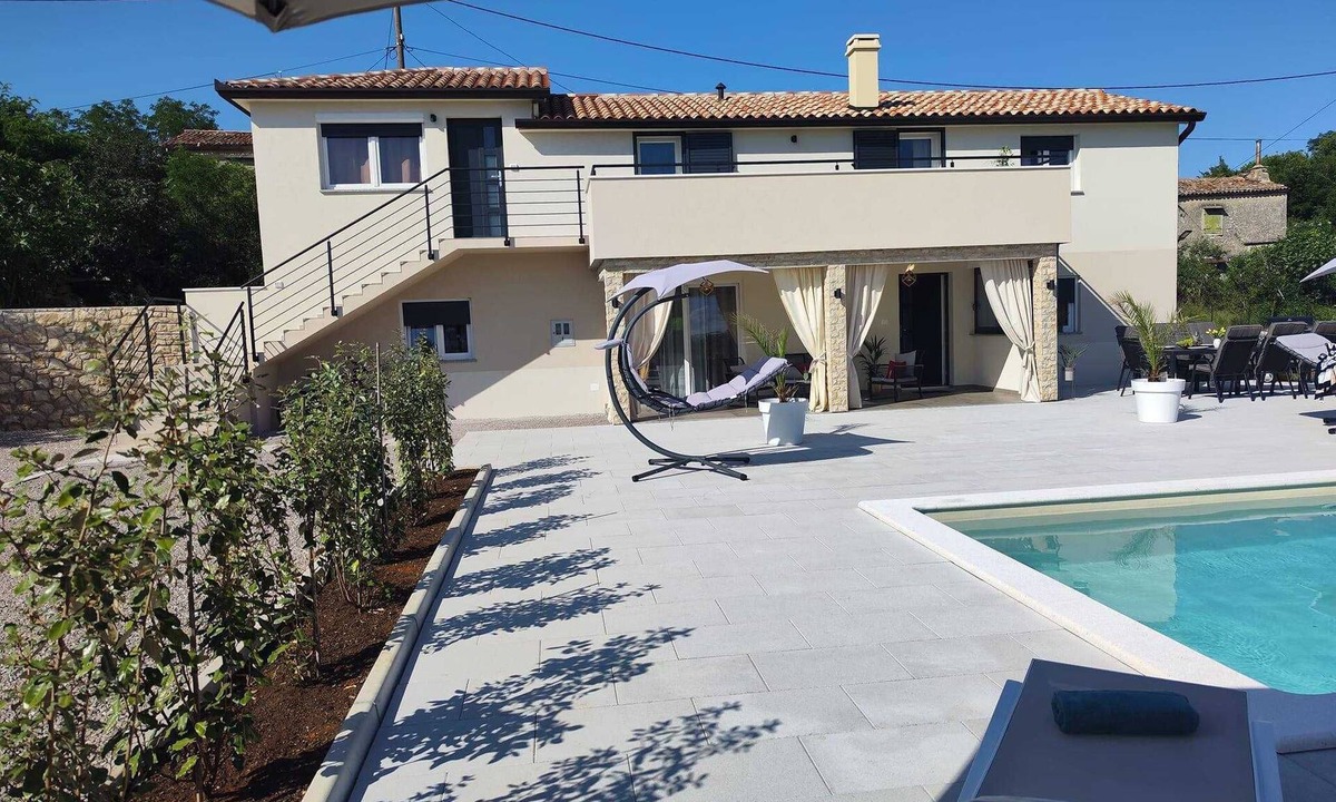 Vinez Apartment | 10 minutes from the sea, a newly renovated appartment for 6 person