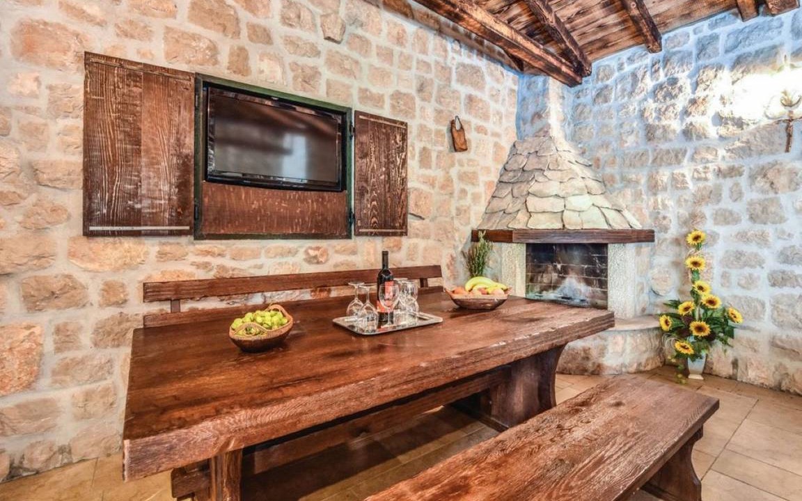 Sestanovac House | 158 m² House ∙ 4 bedrooms ∙ 9 guests