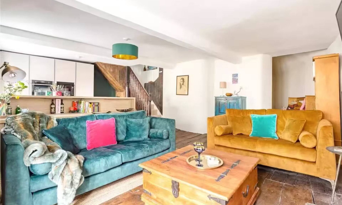 Tetbury House | 17th-Century Grade II House| Heart of Tetbury