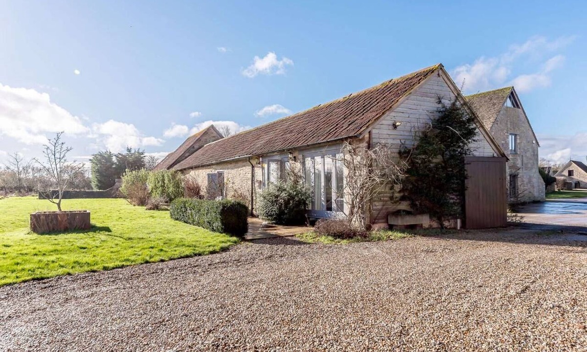 Chippenham Cottage | 2 Bed in Chippenham (oc-77333)
