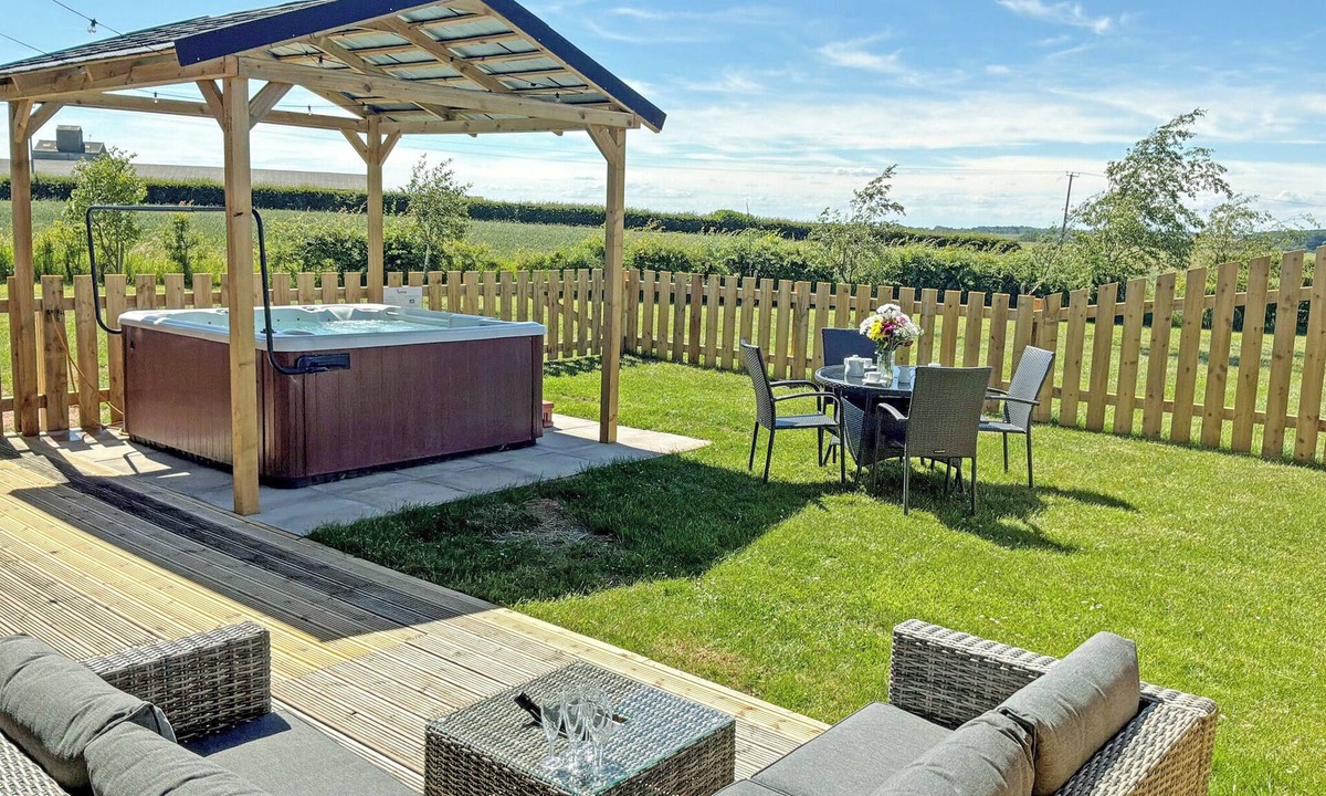 Withernsea Ski Chalet | 2 bedroom accommodation in Withernsea