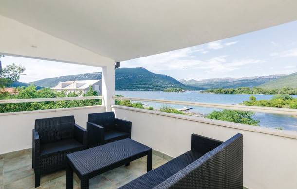 Hodilje Apartment | 2 bedroom accommodation in Hodilje