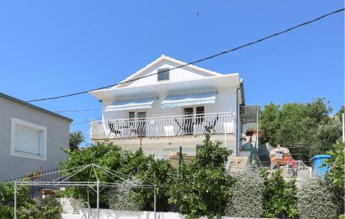 Gustirna Apartment | 2 Bedroom Lovely Apartment In Gustirna