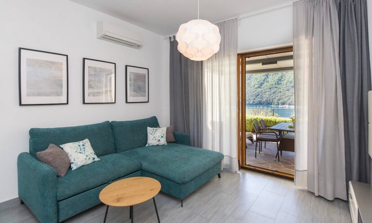 Duga Luka Apartment | 209 Sea Side 2 Bedrooms Holiday Apartment seaview