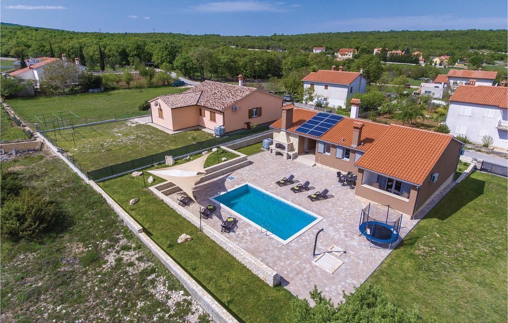 Rogocana House | 3 bedroom accommodation in Labin