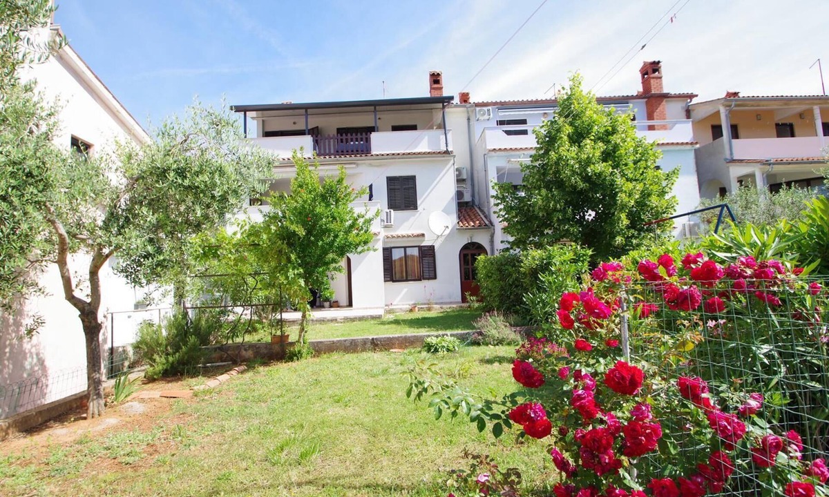 Vinkuran Apartment | 3-bedroom apartment in village Vinkuran