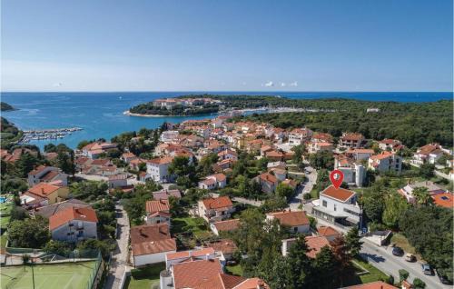 Pjescana Uvala Apartment | 3 Bedroom Cozy Apartment In Pjescana Uvala