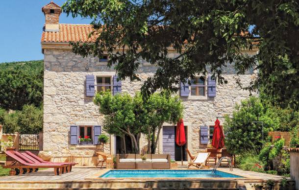 Diminici House | 4 bedroom accommodation in Koromacno