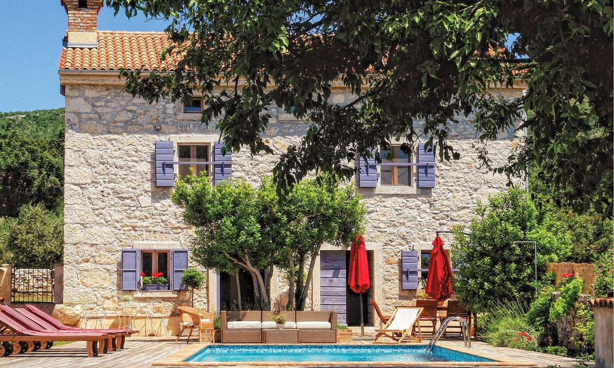 Diminici House | 4 bedroom accommodation in Koromacno