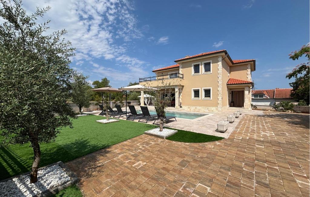 Rasopasno House | 4 Bedroom Lovely Home In Rasopasno
