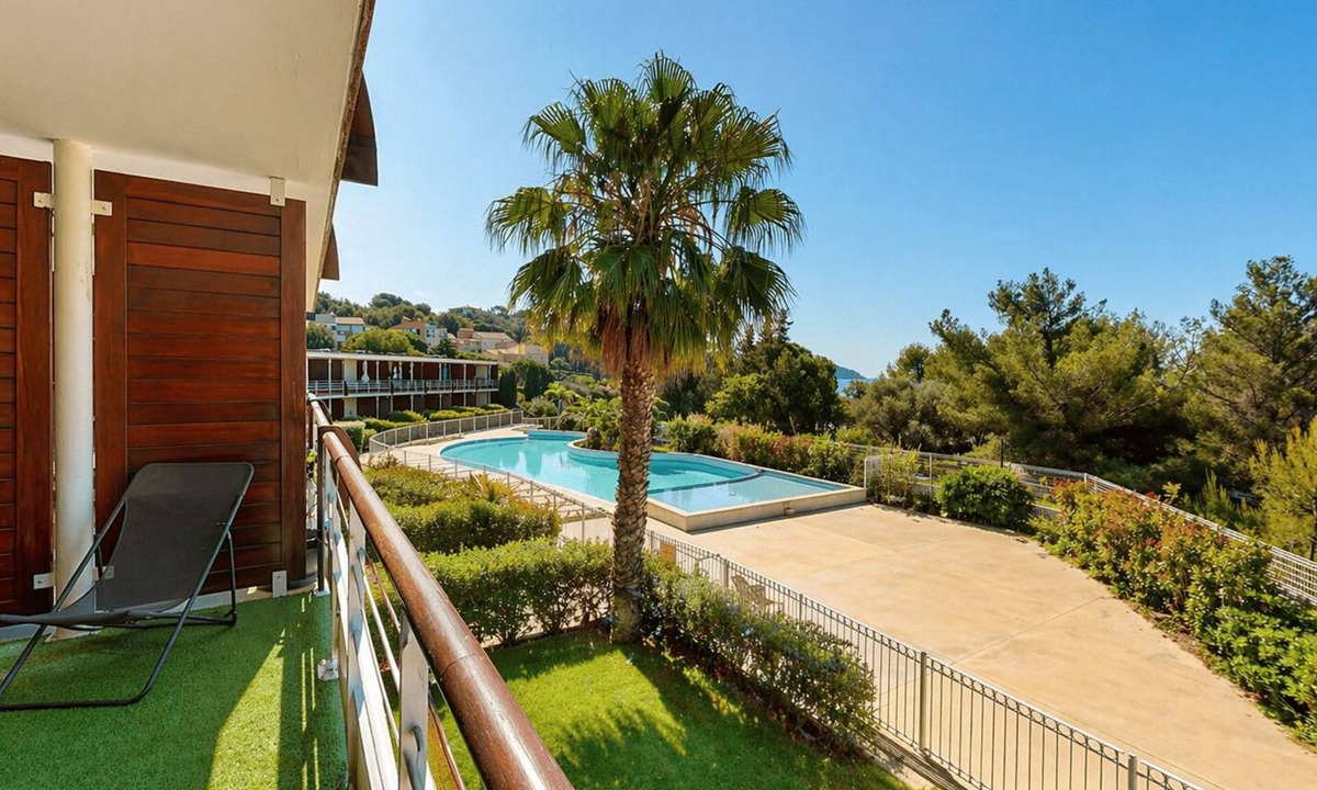 La Ciotat Apartment | 40m² T2 apartment with terrace, swimming pool, air conditioning and secure private parking