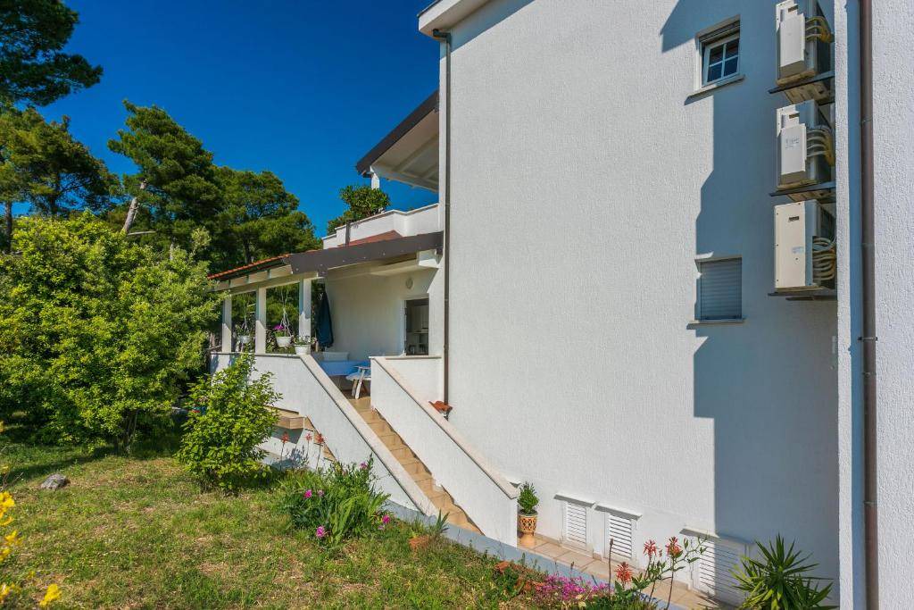 Rab Apartment | 45 m² Apartment ∙ 1 bedroom ∙ 2 guests