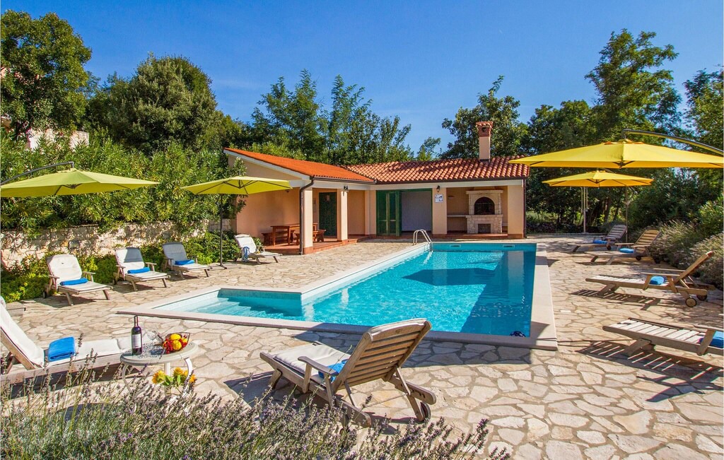 Stanisovi House | 5 bedroom accommodation in Koromacno