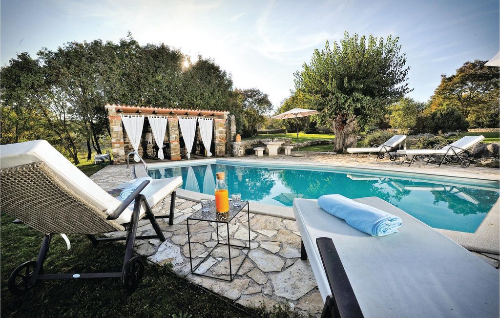 Makovci House | 5 bedroom accommodation in Groznjan