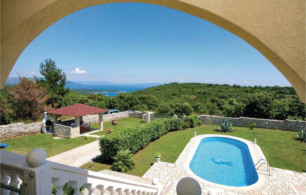 Kavran House | 5 bedroom accommodation in Kavran