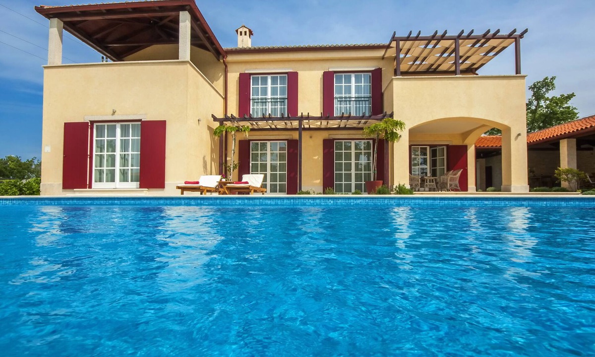 Butkovici Villa | 5*villa, wine cellar, 3000sqm plot, heated pool, 2 tennis courts, jaccuzzi