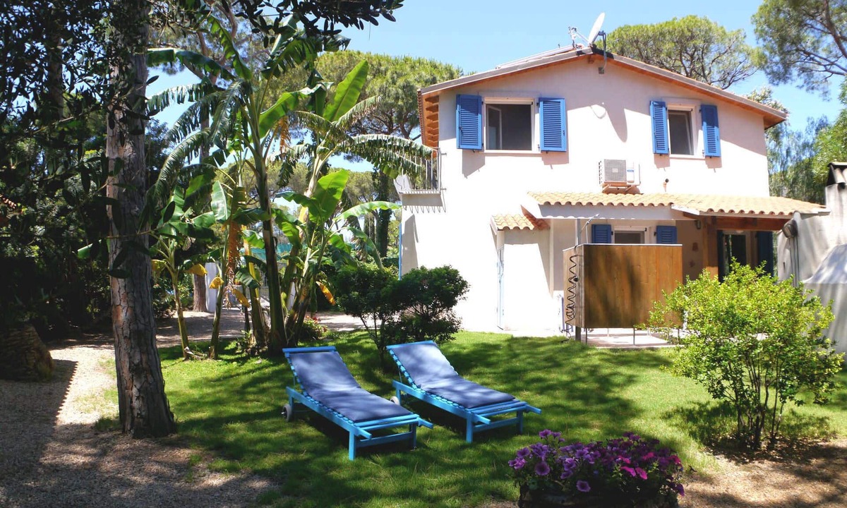 Santa Margherita di Pula Villa | 6 beds, 300 meters from the beach, Wifi, BBQ, outdoor shower.