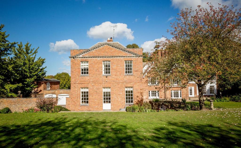 Saffron Walden House | Abbey House by Group Retreats