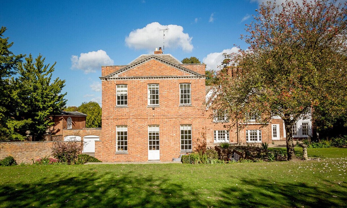 Saffron Walden House | Abbey House by Group Retreats