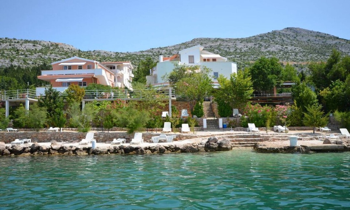 Starigrad Apartment | Adria Paradies by Marinko 2-room apartment no. 3 directly by the sea & beach