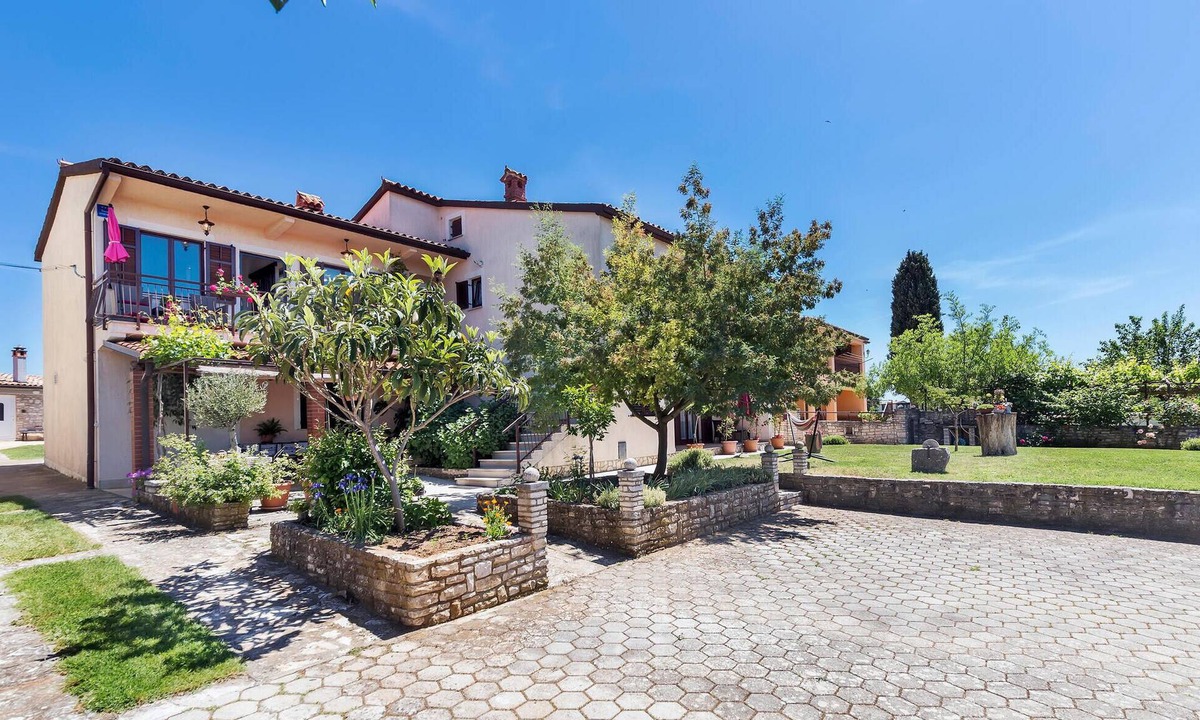Gajana Apartment | Amazing apartment in Gajana with WiFi