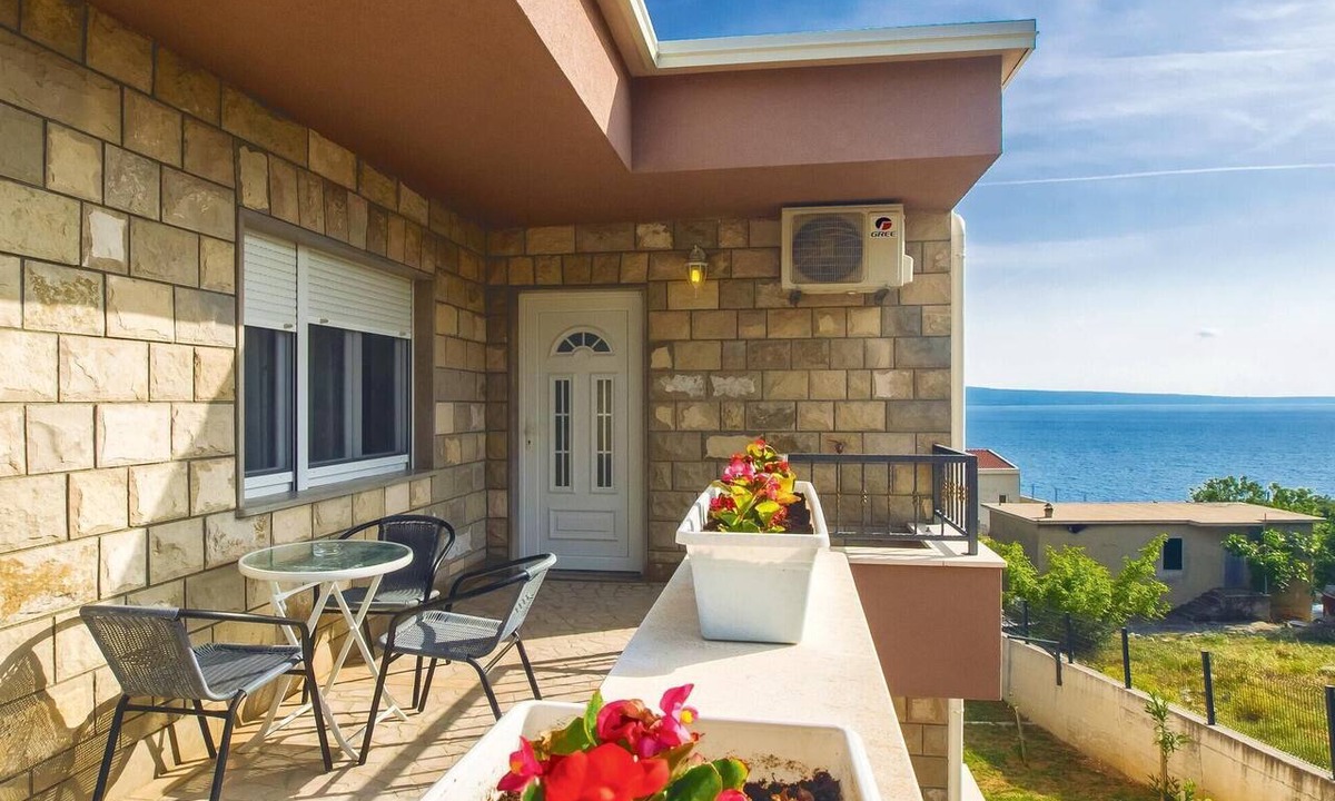Dugi Rat Apartment | Amazing apartment in Mali Rat with house sea view