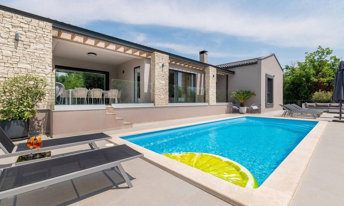 Nedescina House | Amazing home in Nedescina