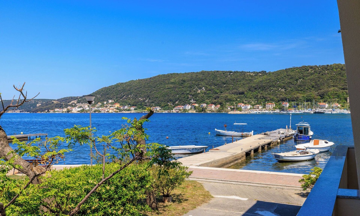 Supetarska Draga Apartment | Apartments Darko by the sea (68091-A1) - Supetarska Draga - island Rab