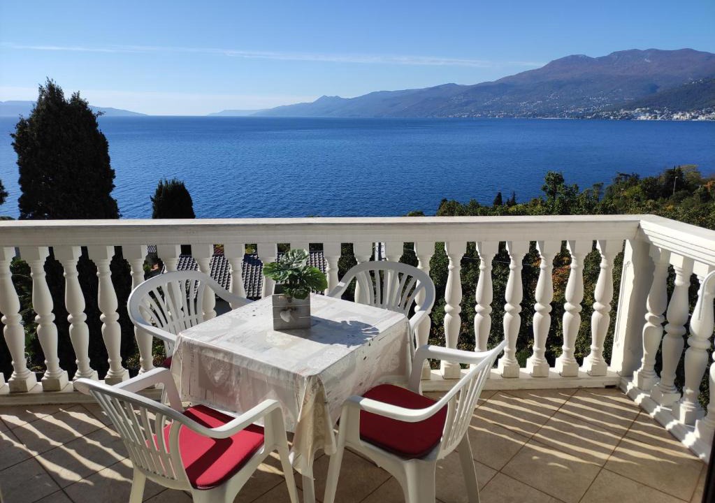 Rubesi Apartment | Apartman Lamia na uzvisini s pogledom na more