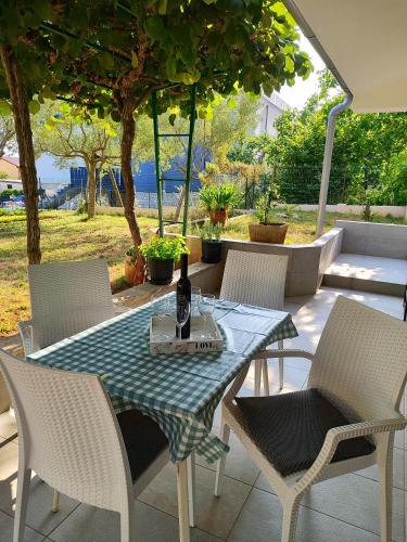 Pjescana Uvala Apartment | Apartman Tomki - modern, refurbished 2 bedroom apartment - 4 guests