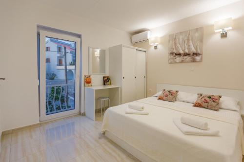 Selce Apartment | Apartmani Studio Sleeps 2 -Parking -Private Garden