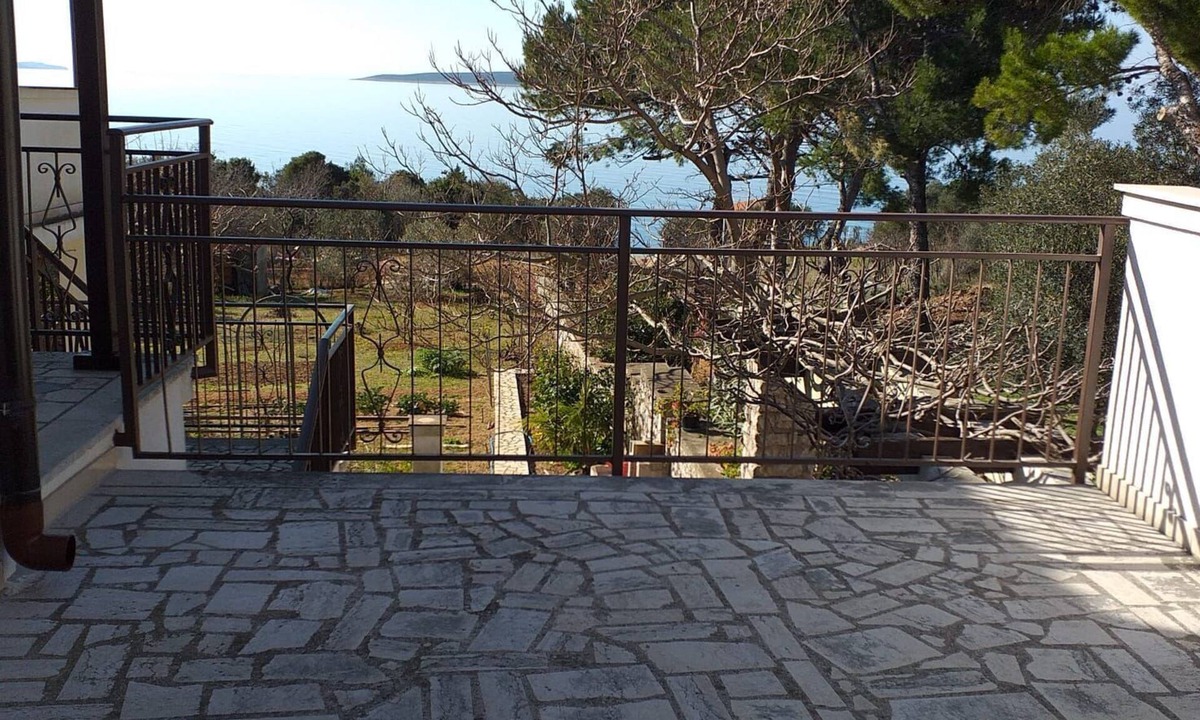 Miholascica Apartment | Apartments Mary (67033-A2) - Martinscica - island Cres