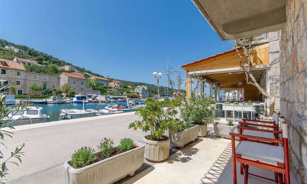 Stomorska Apartment | Apartment Pavlimir (87271-A1) - Stomorska - island Solta