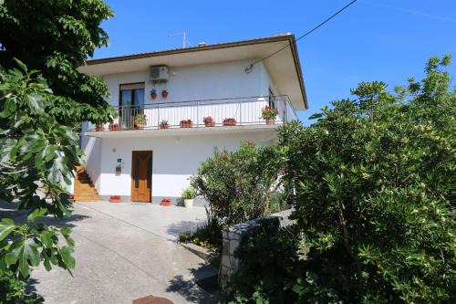 Silo Apartment | Apartment Car Marica