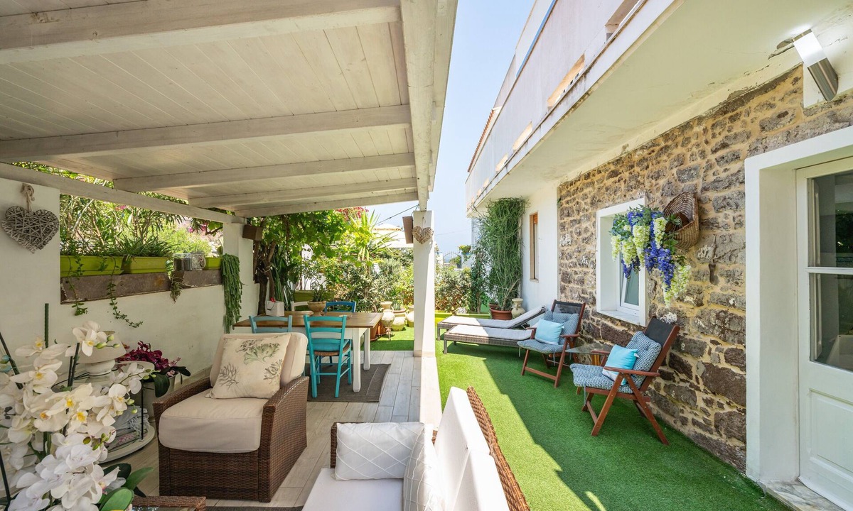 Calasetta Apartment | Apartment 'Casa Nora' with Private Terrace, Wi-Fi and Air Conditioning