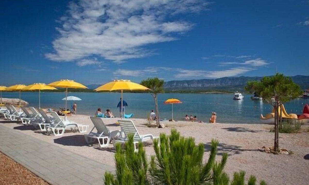Klimno Apartment | Apartment for 2 persons + 2 children approx. 43 qm in Klimno, Kvarner Bay (Krk)