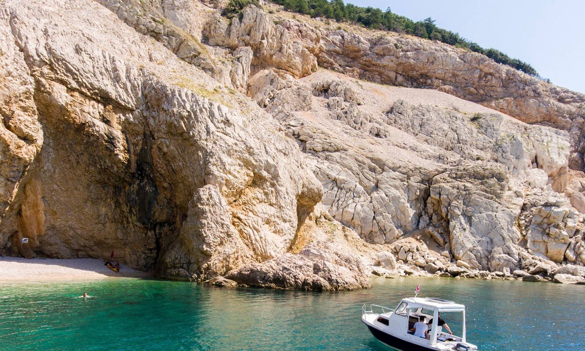 Strmac Apartment | Apartment + free boat trip + 2 free bikes + PlayStation 4 + air condition + WiFi
