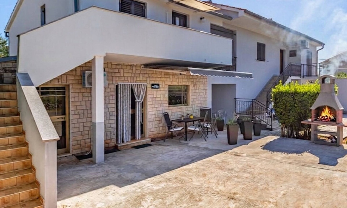 Mali Vareski Apartment | Apartment Fuzalo View by Villas Guide