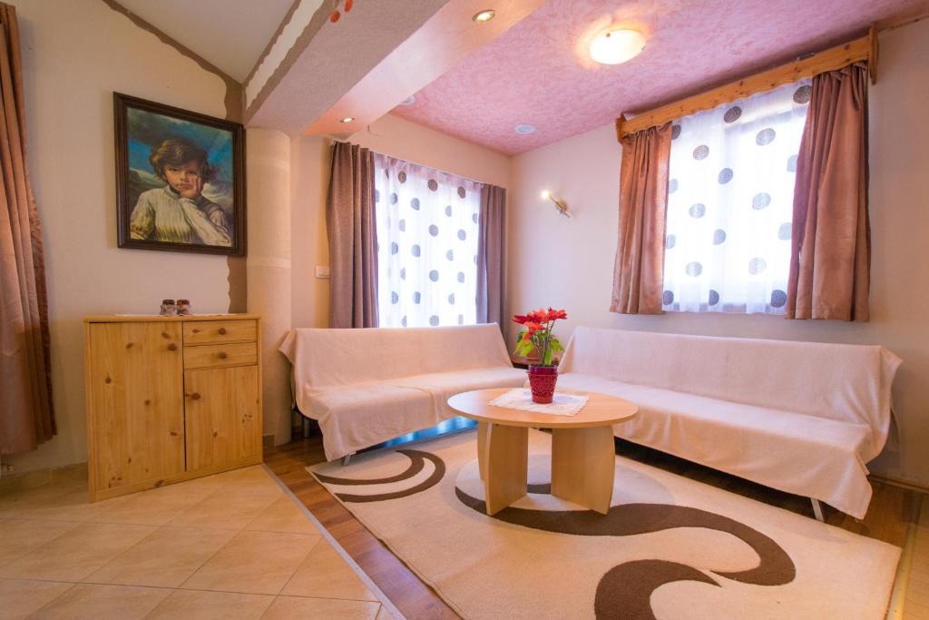 Milovcici Apartment | Apartment Hajdi