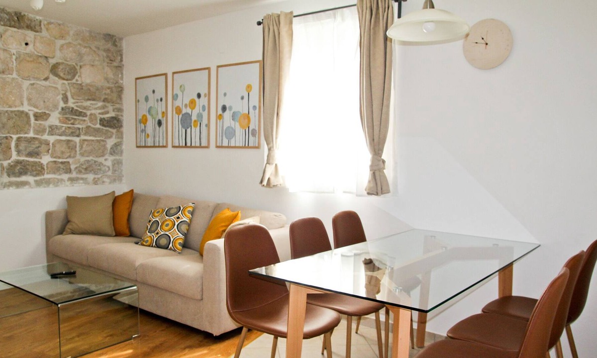 Borak Apartment | Apartment in a traditional stone house, in the historic center of Omis