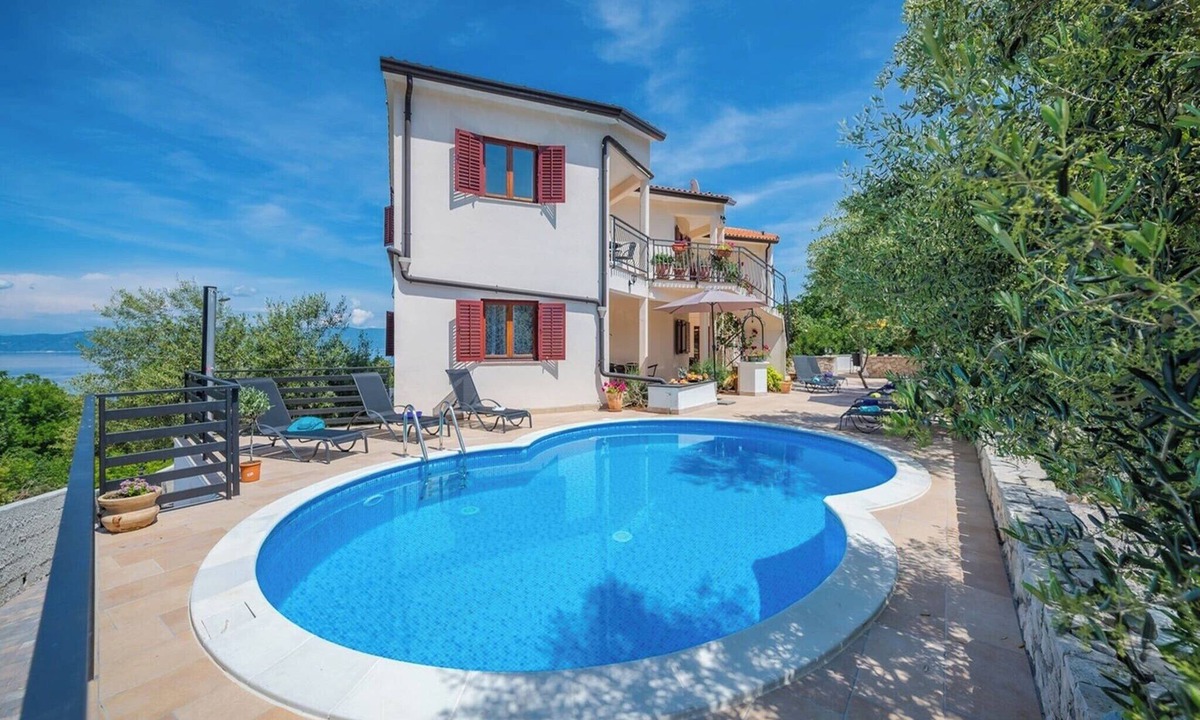 Drenje Apartment | Apartment in Drenje with Sea View & Pool