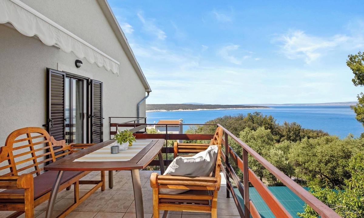 Supetarska Draga Apartment | Apartment in Supetarska Draga near Sandy Beach