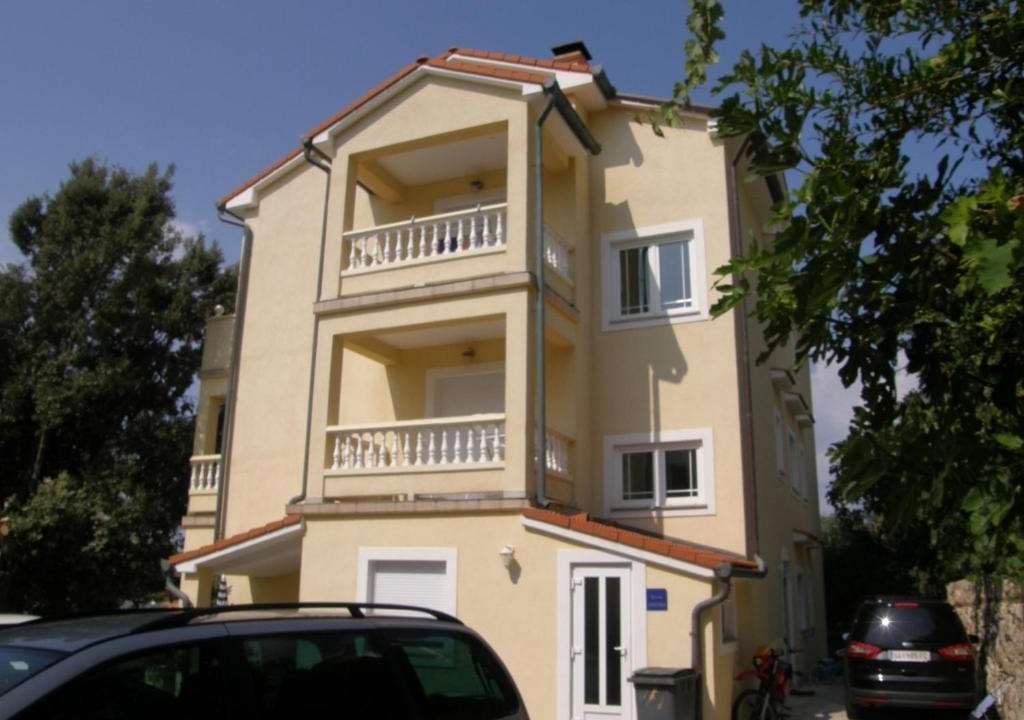 Lopar Apartment | Apartment in Lopar with balcony, air conditioning, WiFi, washing machine (599-3)
