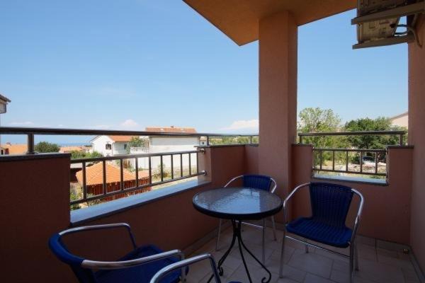 Malinska Apartment | Apartment in Malinska with Seaview, Balcony, Air condition, WIFI (4689-1)