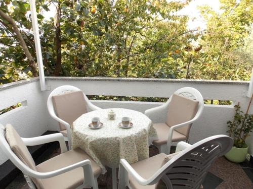 Bogovici Apartment | Apartment in Malinska with Seaview, Terrace, WIFI, Washing machine (4690-2)