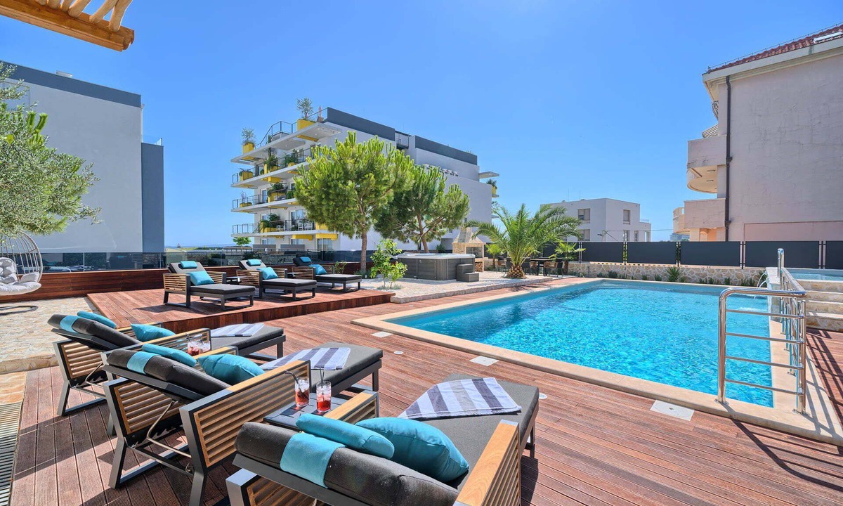 Znjan Apartment | Apartment Liberty Living with Pool IV