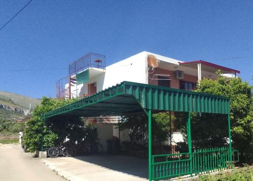 Seget Donji Apartment | Apartment Luka