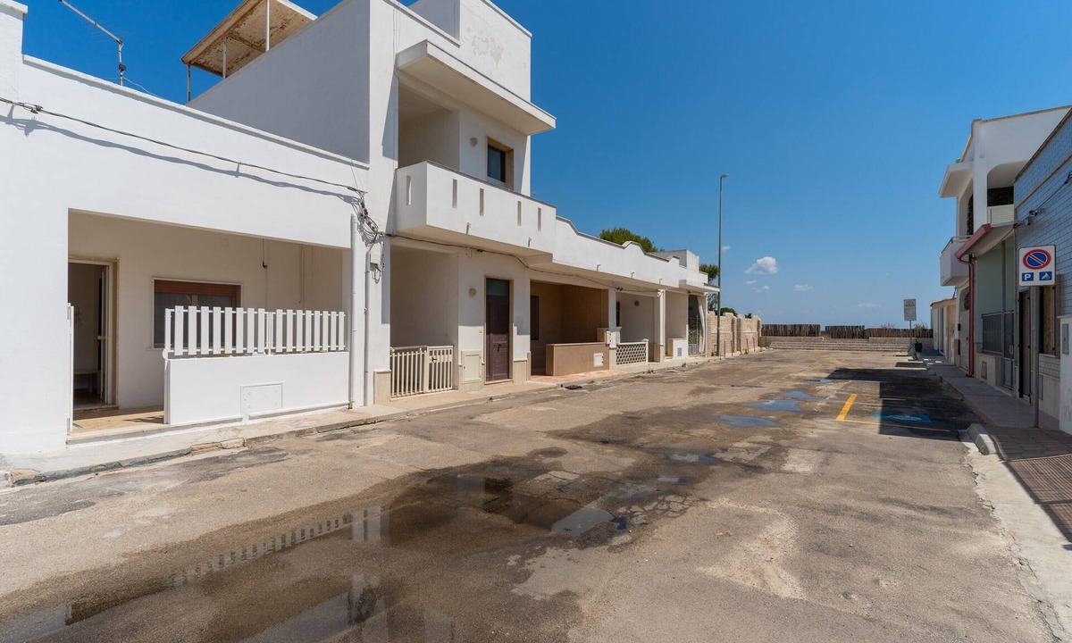 Torre Lapillo Apartment | Apartment Only 10 Meters from the Beach